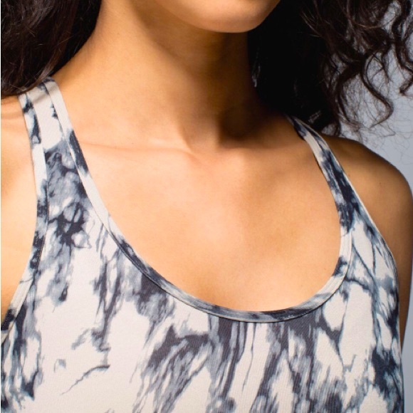 NWOT Lululemon Cool Racerback
in Great Granite Black Mojave Tan.
Size 4. - Picture 2 of 5